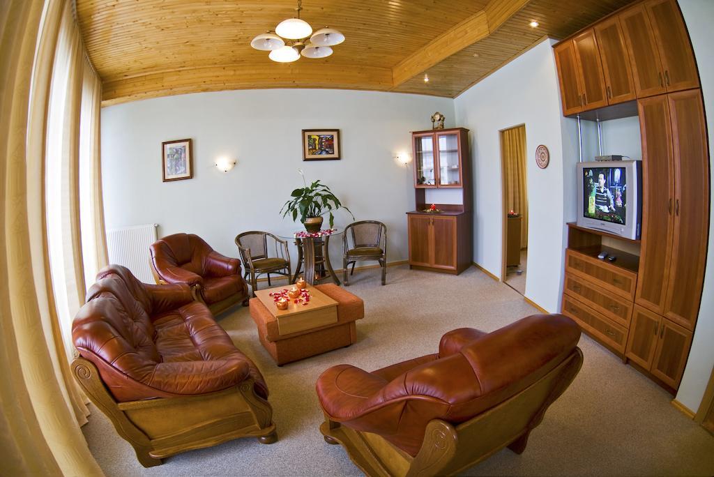 Oberig Hotel Morshyn Kamer foto